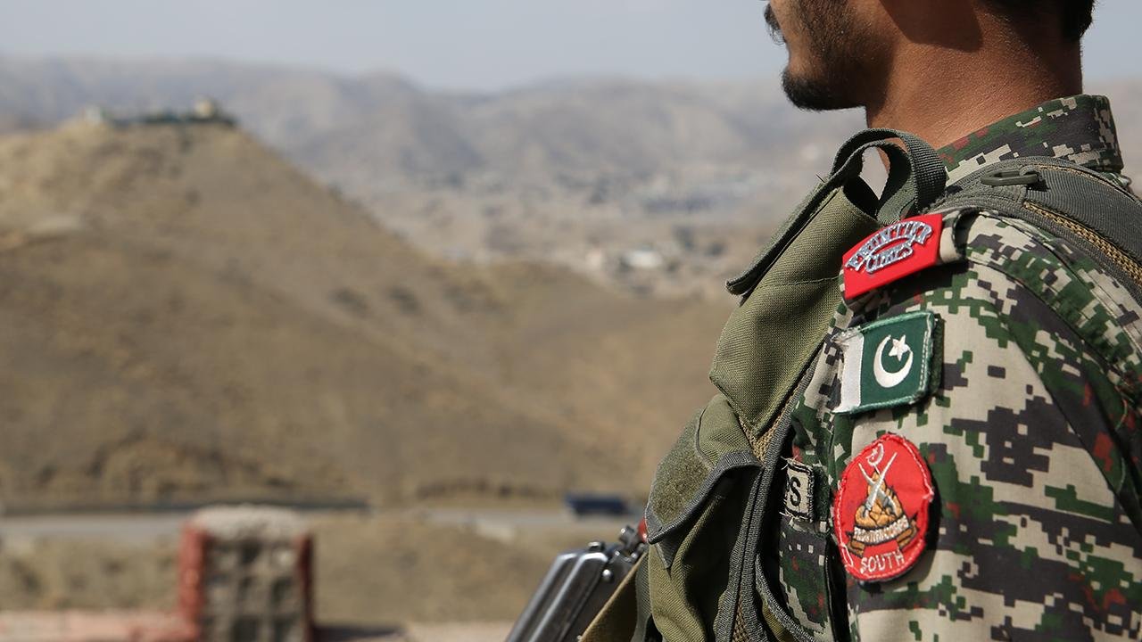 Pakistan, hava sahasını ihlal ettiği gerekçesiyle Hindistan'a ait bir İHA'yı düşürdü